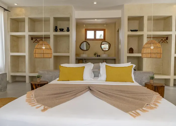 Mnana Beach Bungalows Pingwe