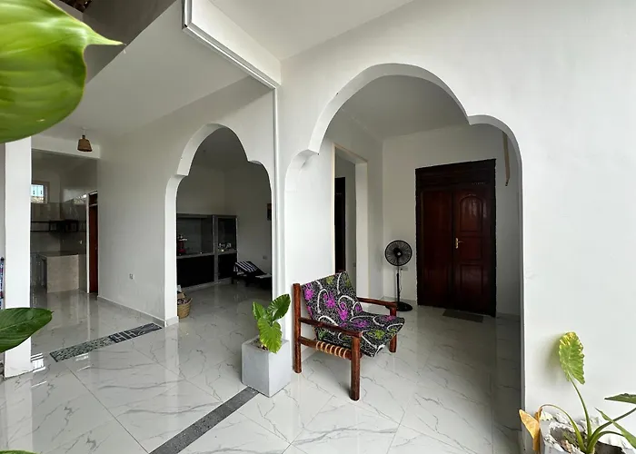 Happy House Nungwi Hotel